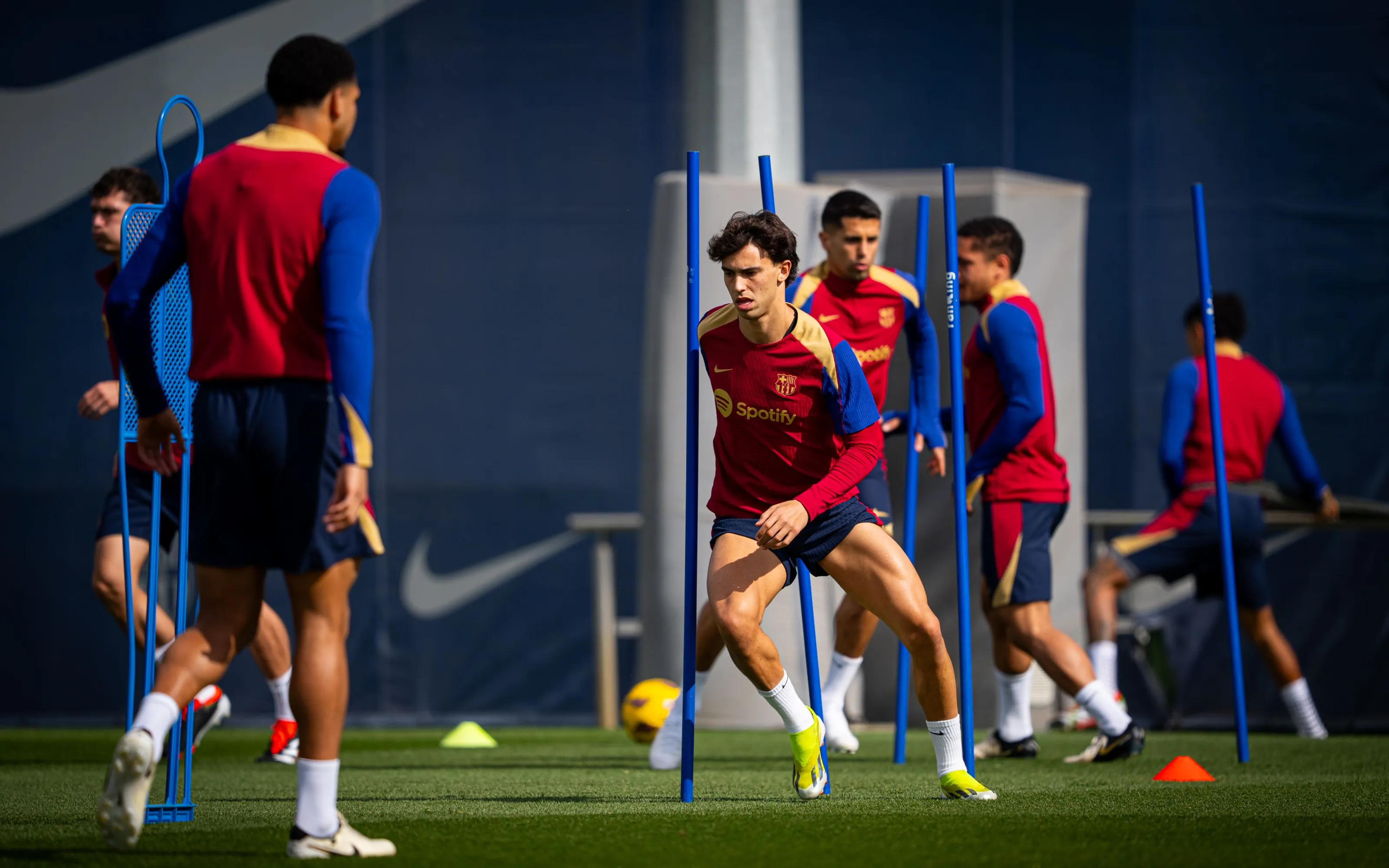 利记-运动员们在赛场上踢出了精彩绝伦的比赛