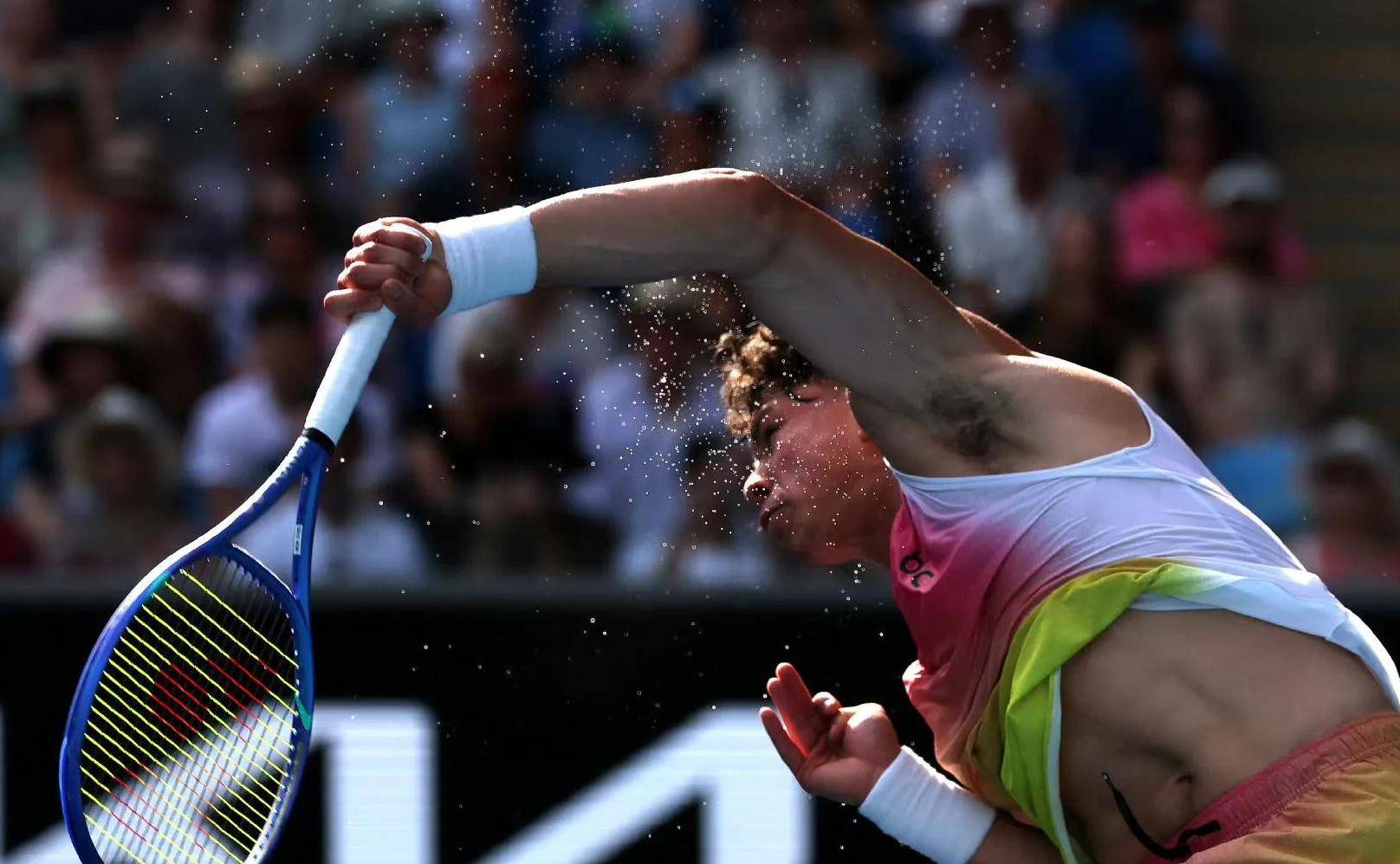 运动员们在赛场上踢出了精彩绝伦的比赛 运动员们在赛场上踢出了精彩绝伦的比赛