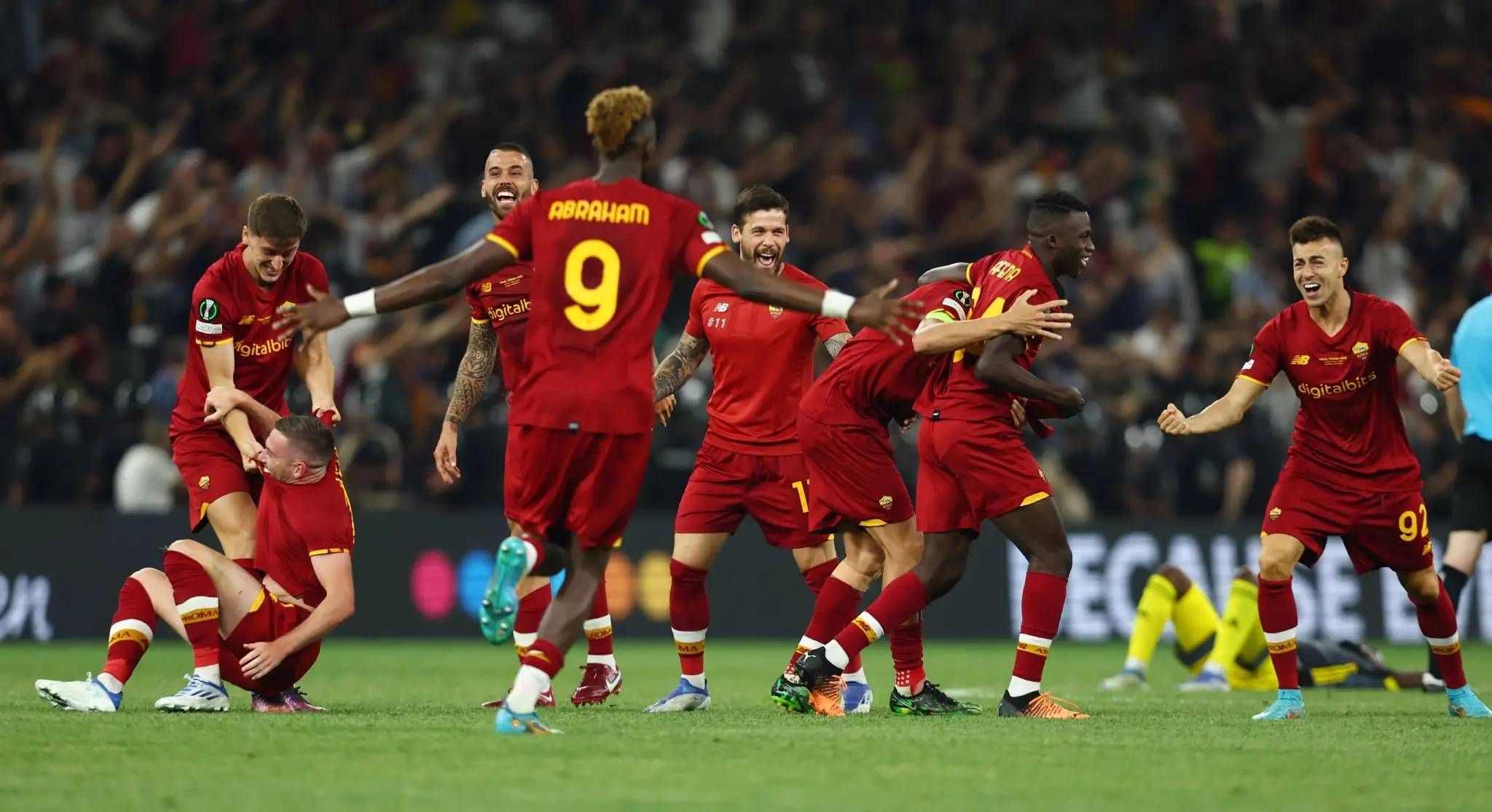 AC米兰战平巴黎众星荟萃场上巅峰对决 AC米兰战平巴黎众星荟萃场上巅峰对决