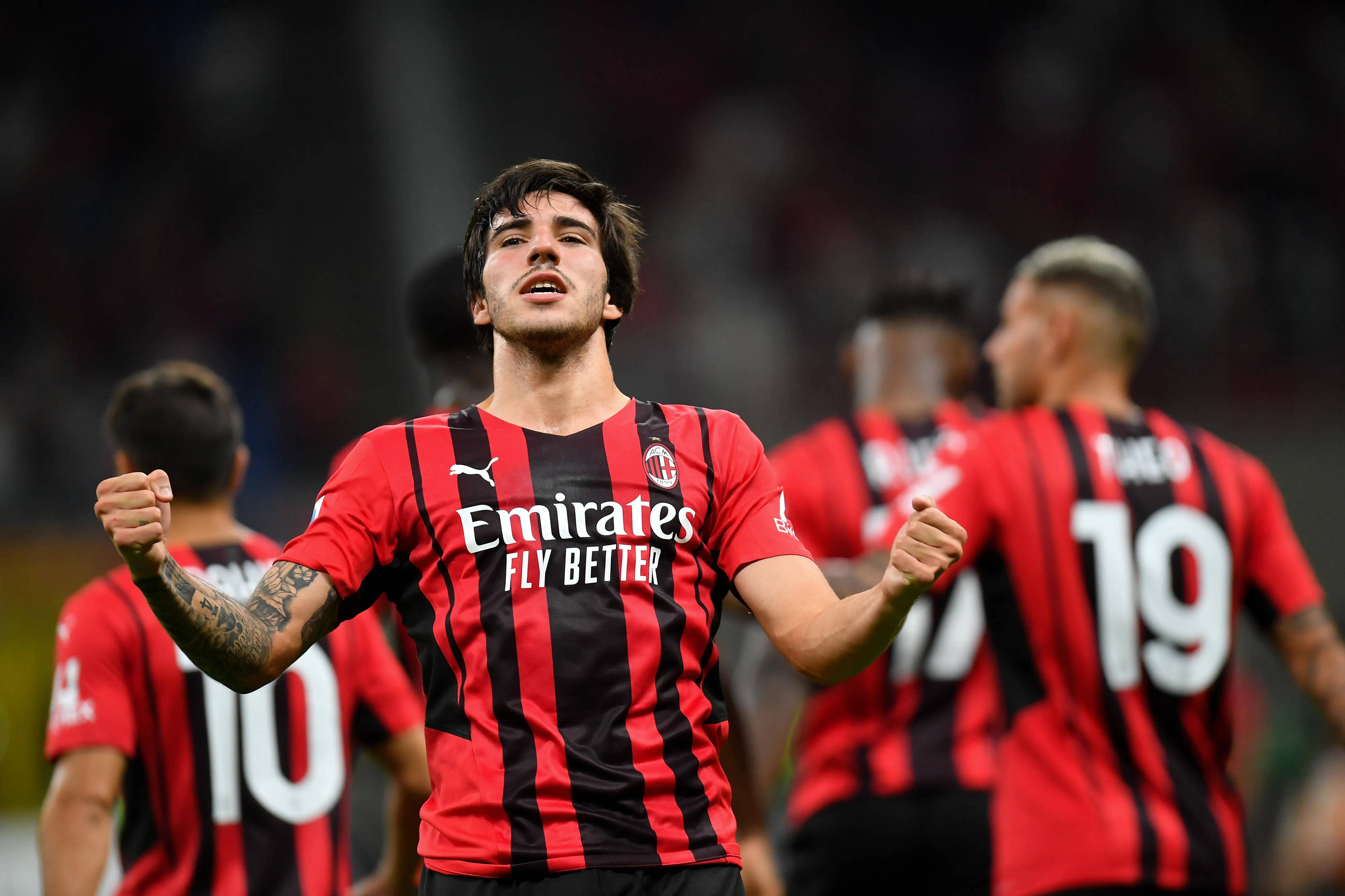 意甲联赛大战:AC米兰成功击败对手 意甲联赛大战:AC米兰成功击败对手