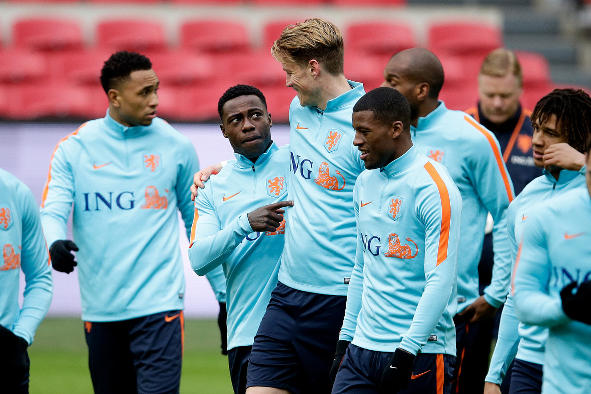 波兰队逆袭荷兰,成功跻身半决赛 波兰队逆袭荷兰,成功跻身半决赛