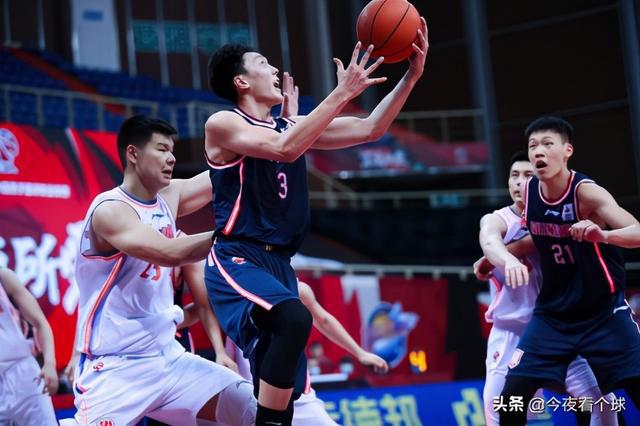 甘肃队在客场比赛中全力以赴,最终击败了北京队 甘肃队在客场比赛中全力以赴,最终击败了北京队