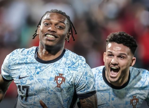 葡萄牙队长领衔新赛季开幕仪式 葡萄牙队长领衔新赛季开幕仪式