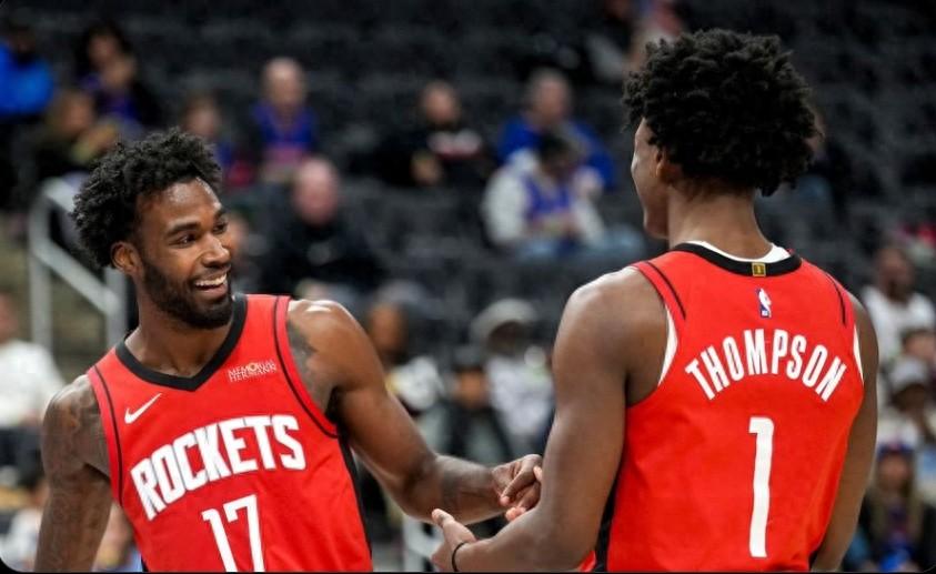 火箭队外线连砍20+三分球,帮助球队夺得胜利 火箭队外线连砍20+三分球,帮助球队夺得胜利