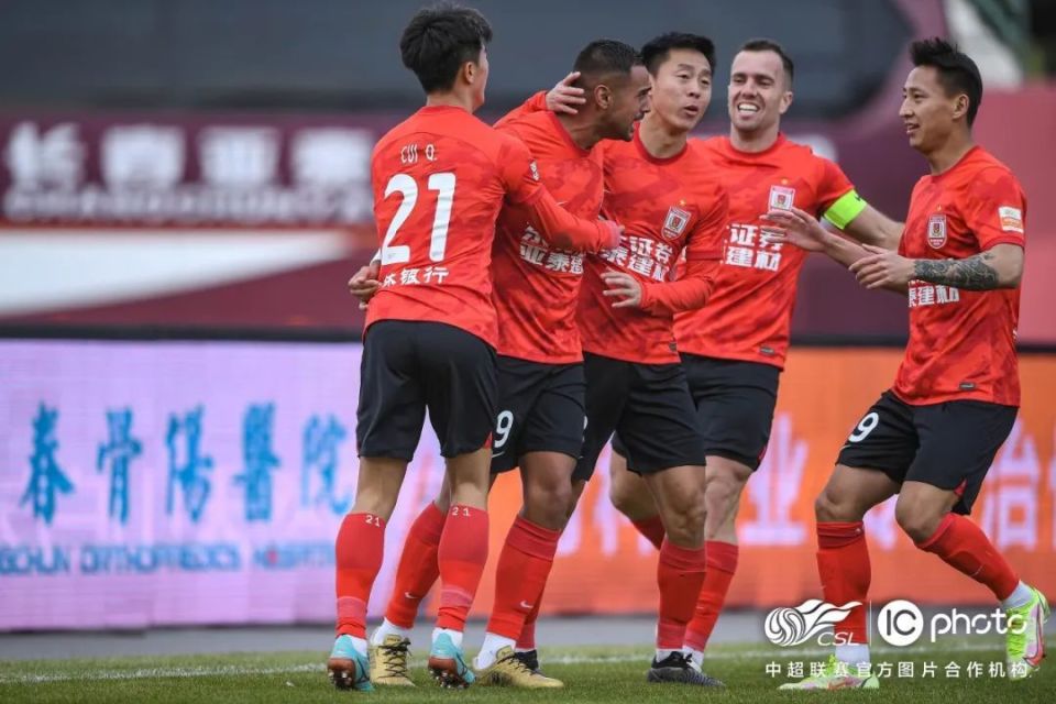 小组联赛开局失利,挑战接踵而至 小组联赛开局失利,挑战接踵而至