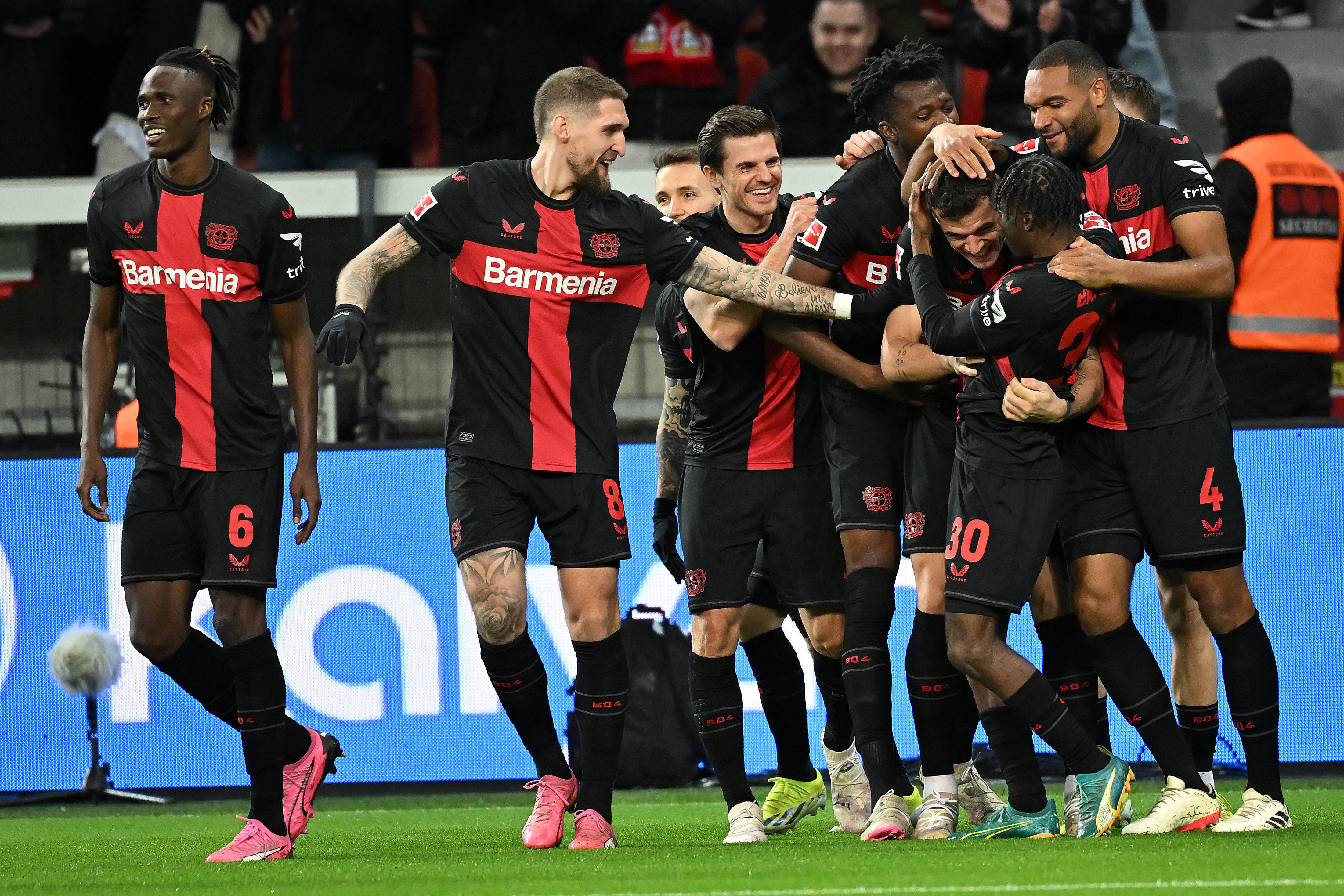 法兰克福客场大胜对手,保持赛季不败 法兰克福客场大胜对手,保持赛季不败