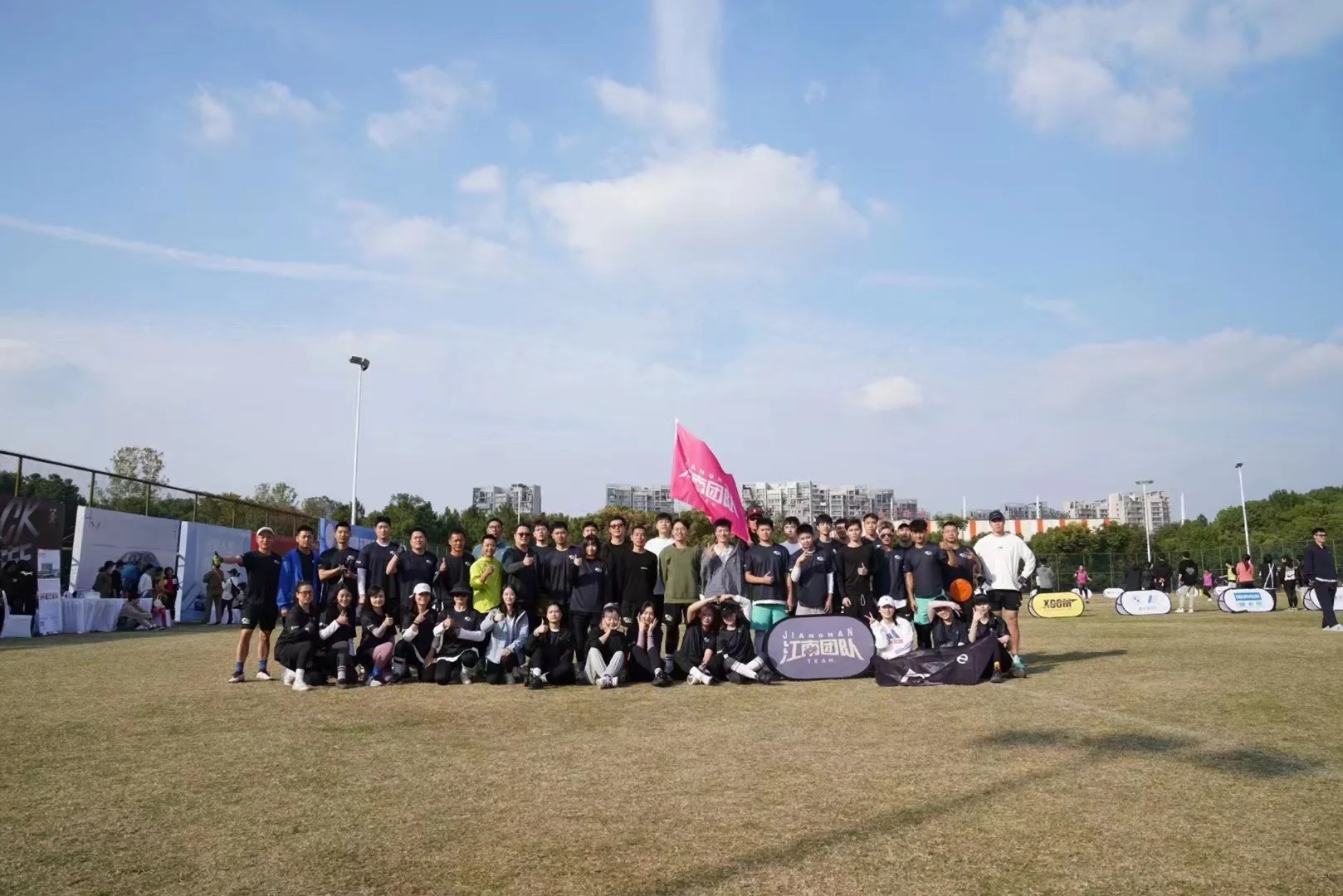 队伍在比赛中展现出了无与伦比的团队默契 队伍在比赛中展现出了无与伦比的团队默契