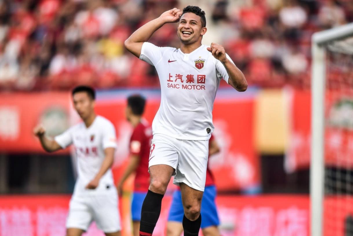 恒大主场胜泰达,领跑积分榜 恒大主场胜泰达,领跑积分榜