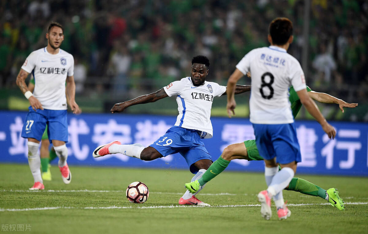 天津泰达队员受伤,影响球队战绩 天津泰达队员受伤,影响球队战绩