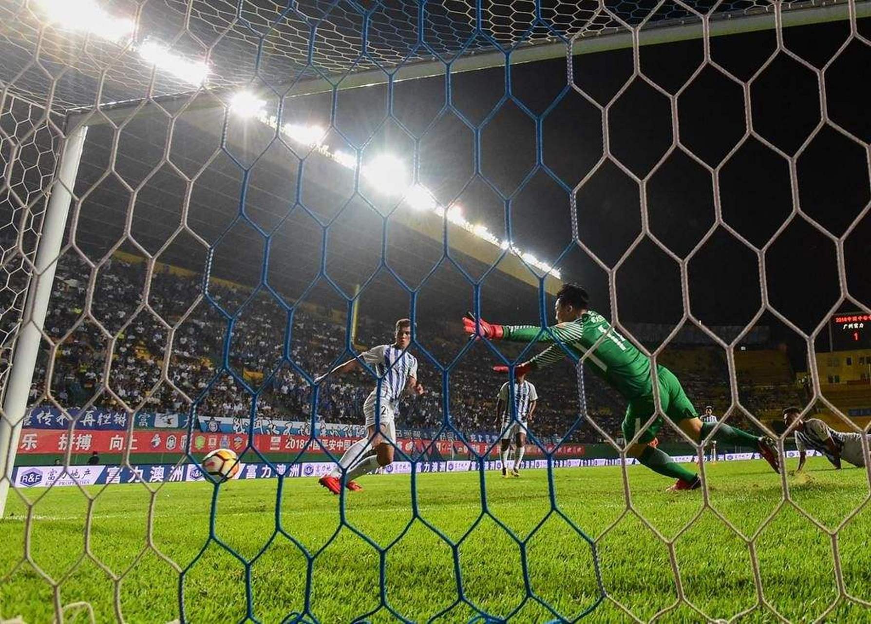 利记官网-富力客场大胜鲁能,豪取三分