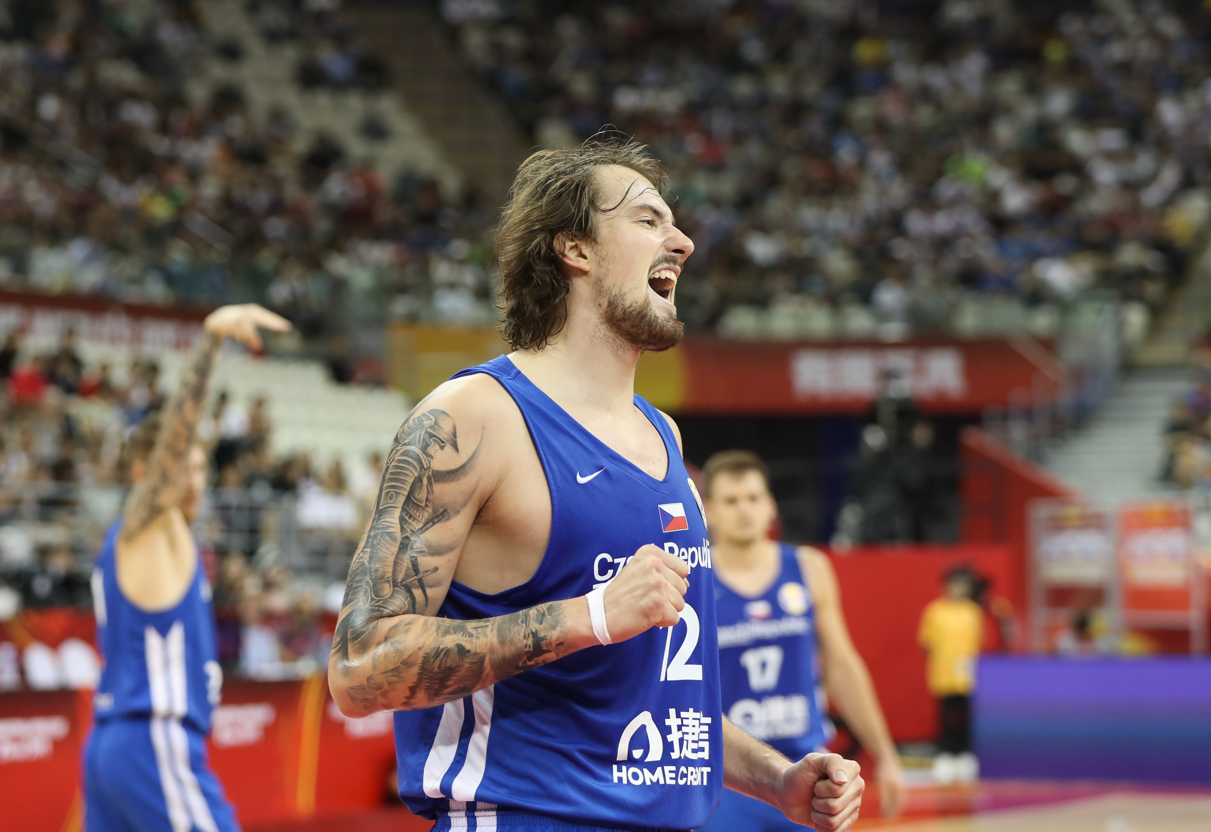 捷克队大胜波兰,提前锁定小组出线权 捷克队大胜波兰,提前锁定小组出线权