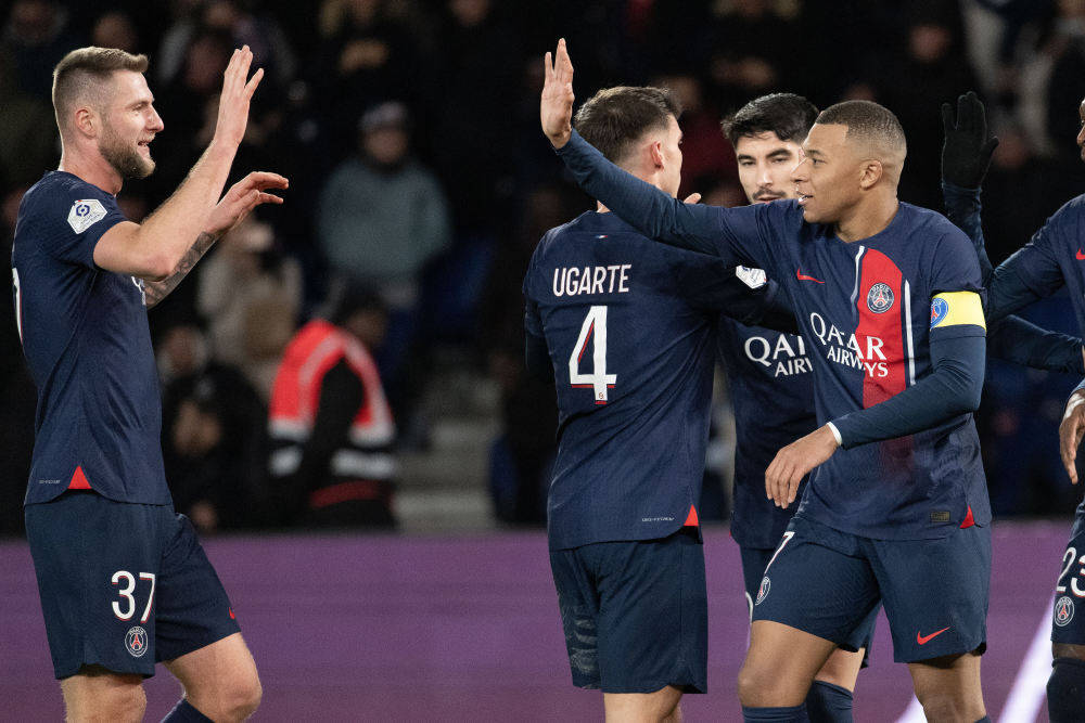 巴黎圣日耳曼主场告捷,稳居积分榜首位 巴黎圣日耳曼主场告捷,稳居积分榜首位