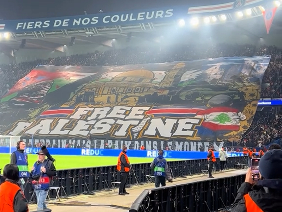 巴黎圣日耳曼主场告捷,稳居积分榜首位 巴黎圣日耳曼主场告捷,稳居积分榜首位