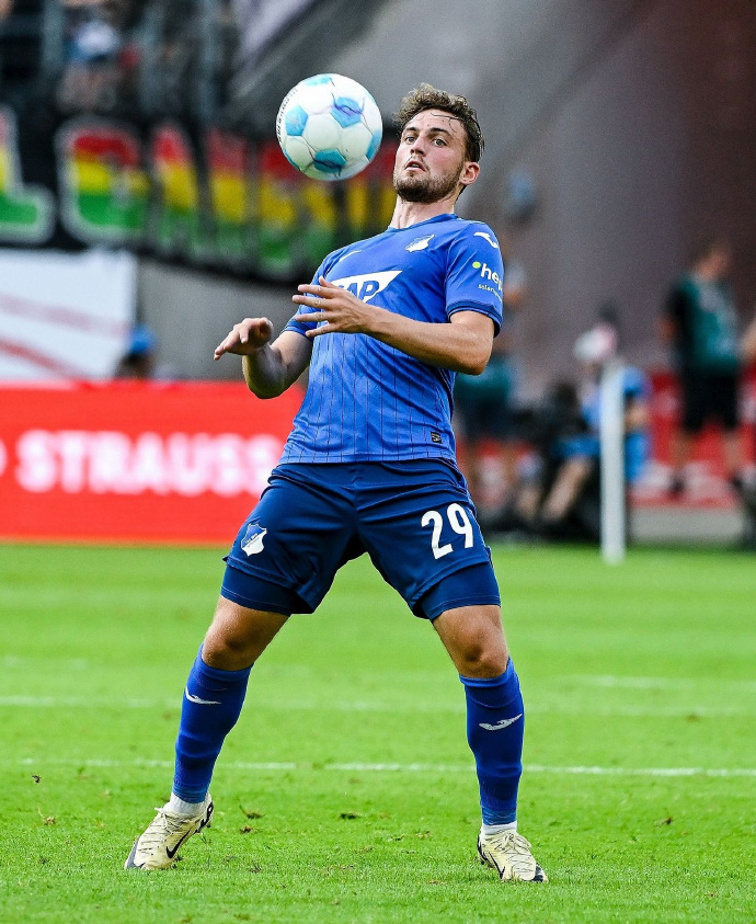 霍芬海姆近况回暖,冲击德甲前四不容乐观 霍芬海姆近况回暖,冲击德甲前四不容乐观