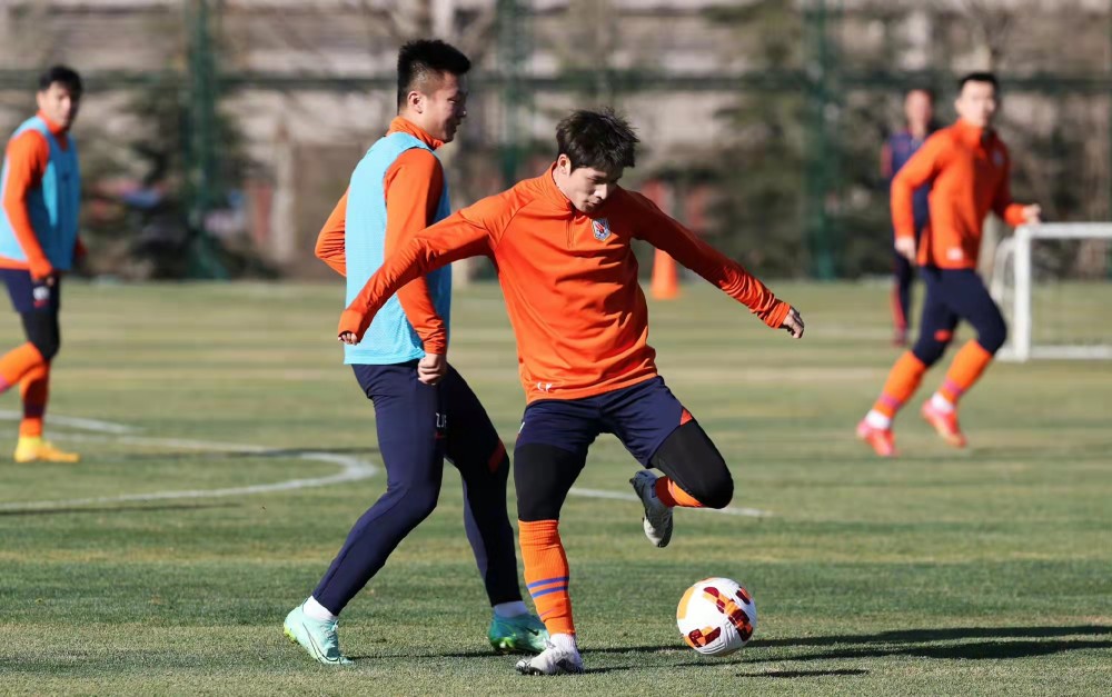 山东鲁能防守阵容重新调整,教练困惑艰难 山东鲁能防守阵容重新调整,教练困惑艰难