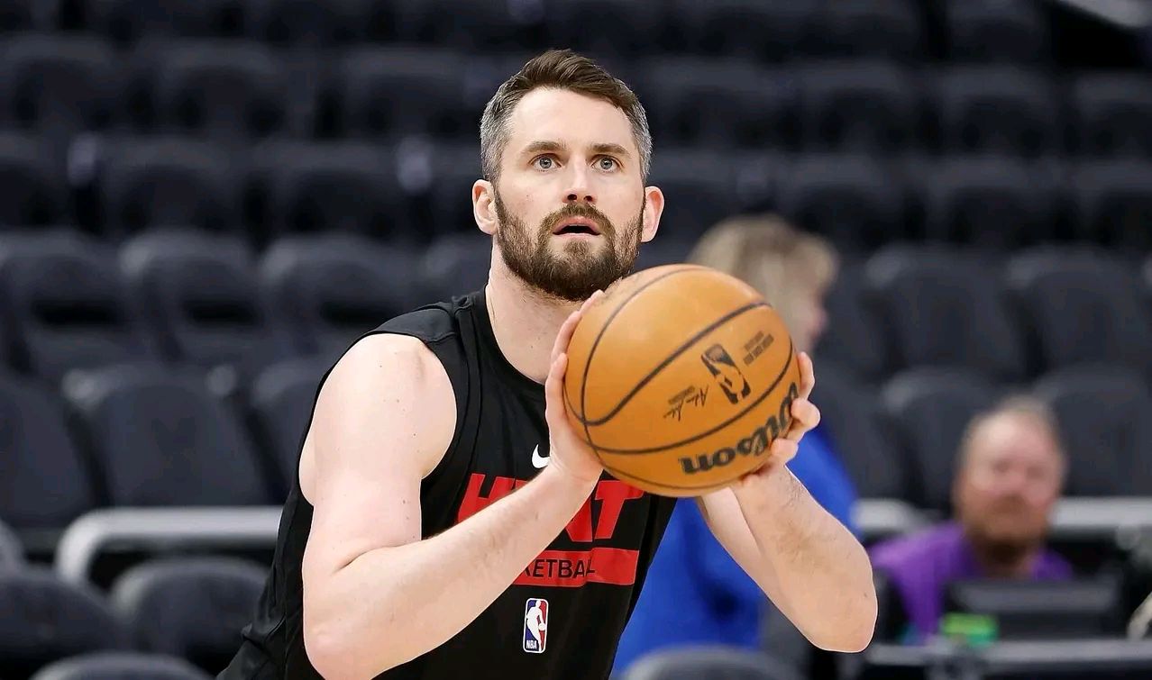 斯图加特主帅训练中发现新秀,或有机会首发出场 斯图加特主帅训练中发现新秀,或有机会首发出场