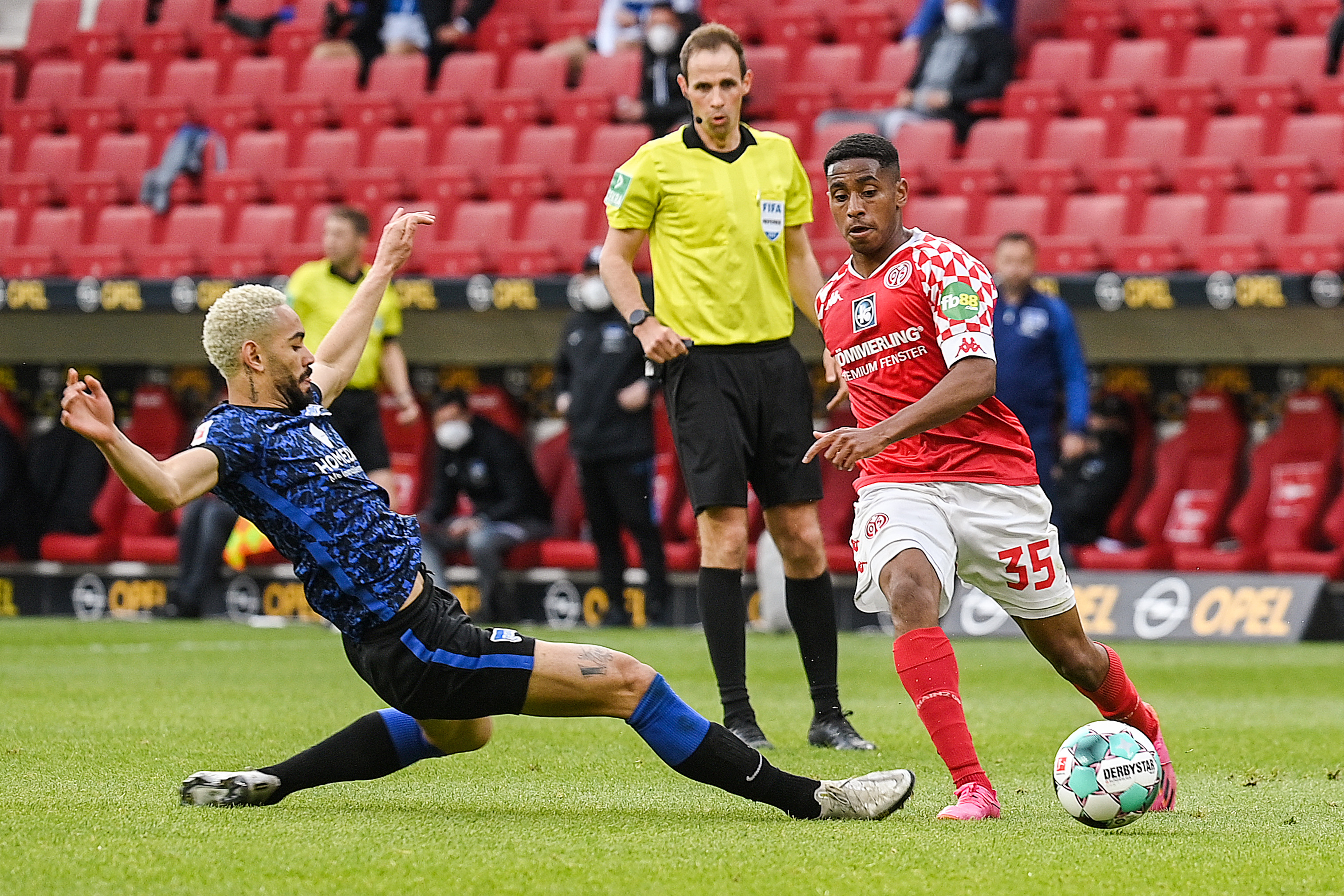 柏林赫塔客场战平,欧战席位暂得保 柏林赫塔客场战平,欧战席位暂得保