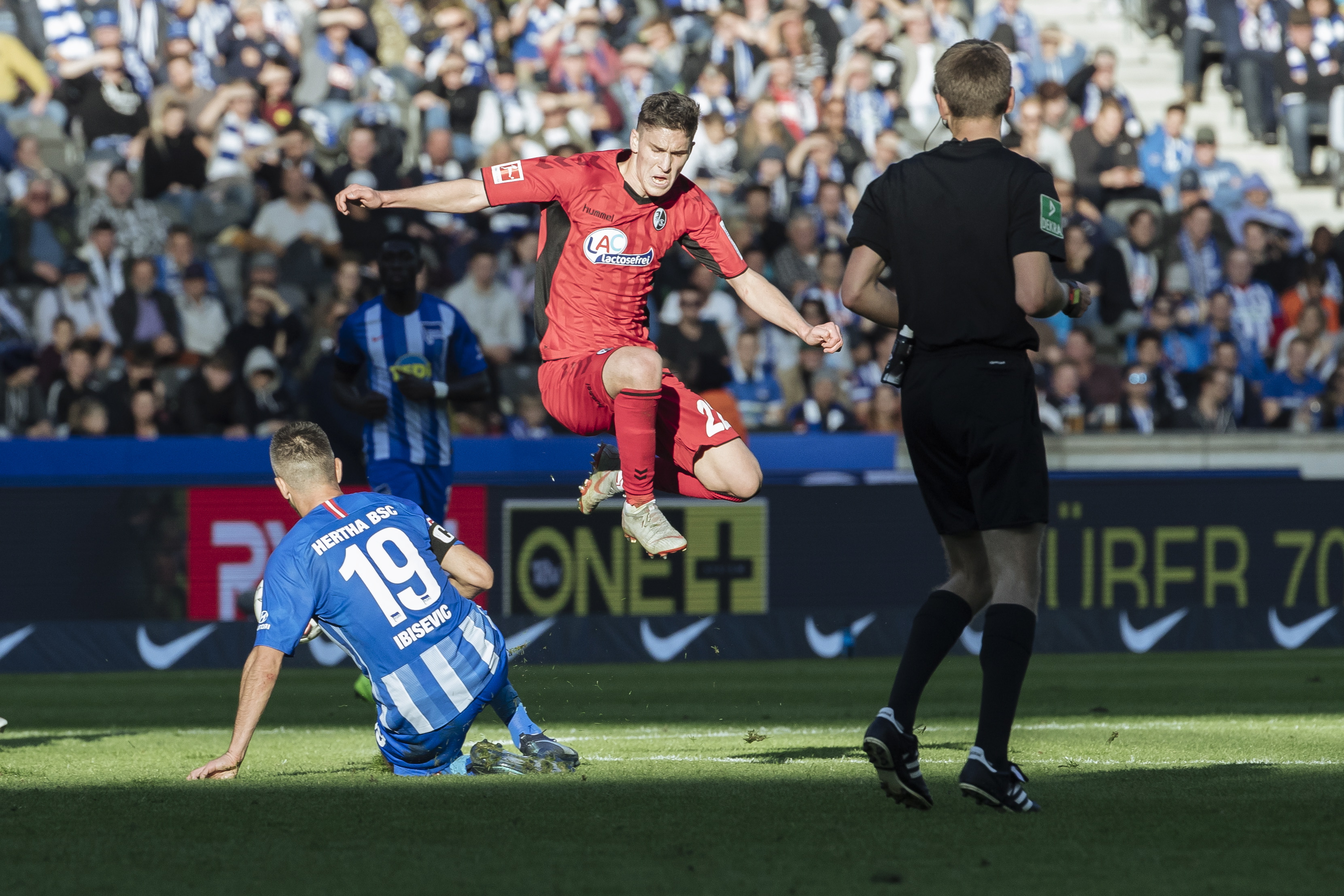 柏林赫塔客场战平,欧战席位暂得保 柏林赫塔客场战平,欧战席位暂得保