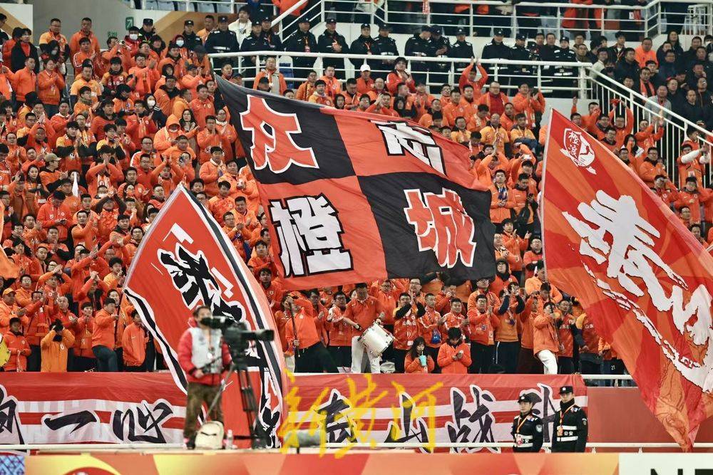 联赛比赛赛制刺激,球迷热情高涨 联赛比赛赛制刺激,球迷热情高涨