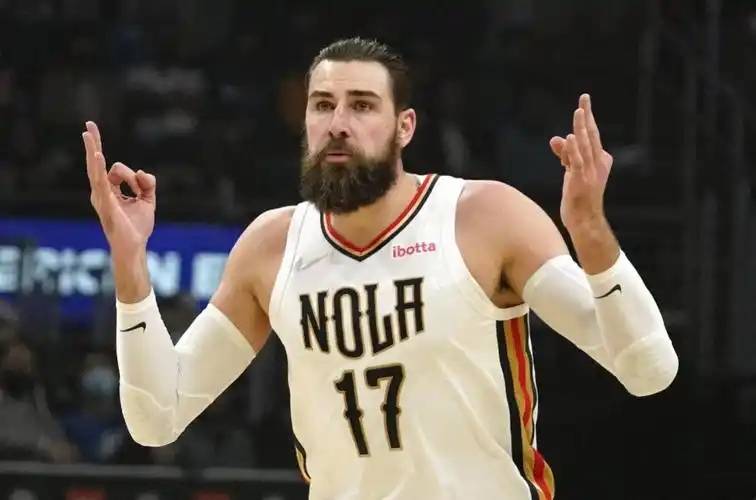 湖人队新星持续发威,英格拉姆内线弹跳变化节奏领先 湖人队新星持续发威,英格拉姆内线弹跳变化节奏领先