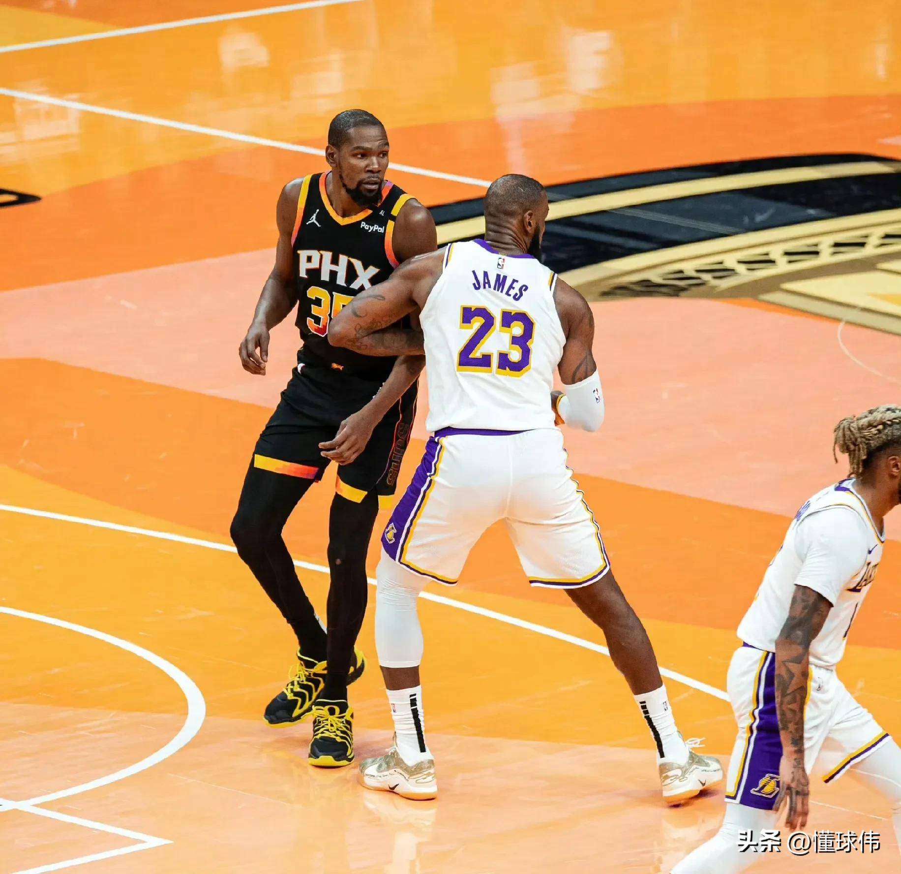 詹姆斯领导球队获得胜利,实力备受肯定 詹姆斯领导球队获得胜利,实力备受肯定