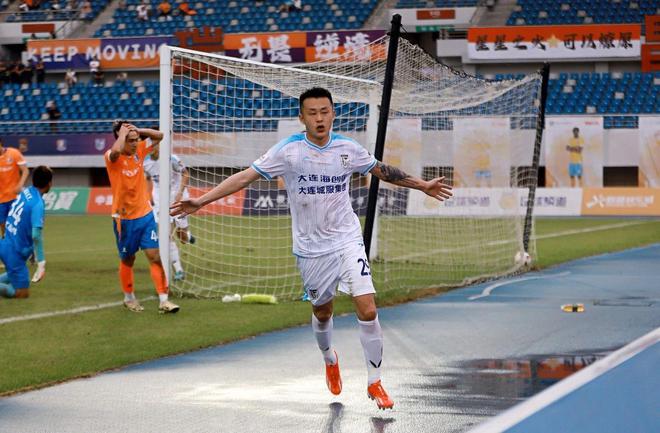 大连客场逼平鲁能成功保持不败 大连客场逼平鲁能成功保持不败