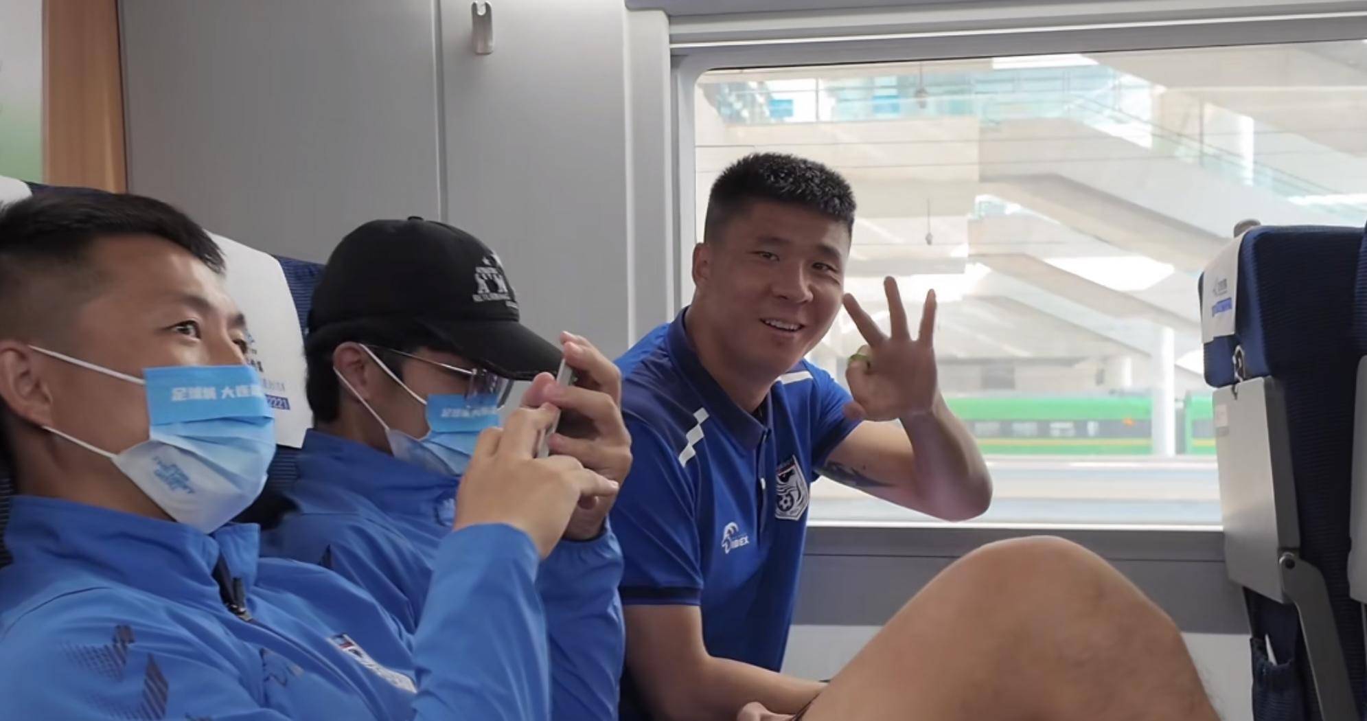 大连客场逼平鲁能成功保持不败 大连客场逼平鲁能成功保持不败