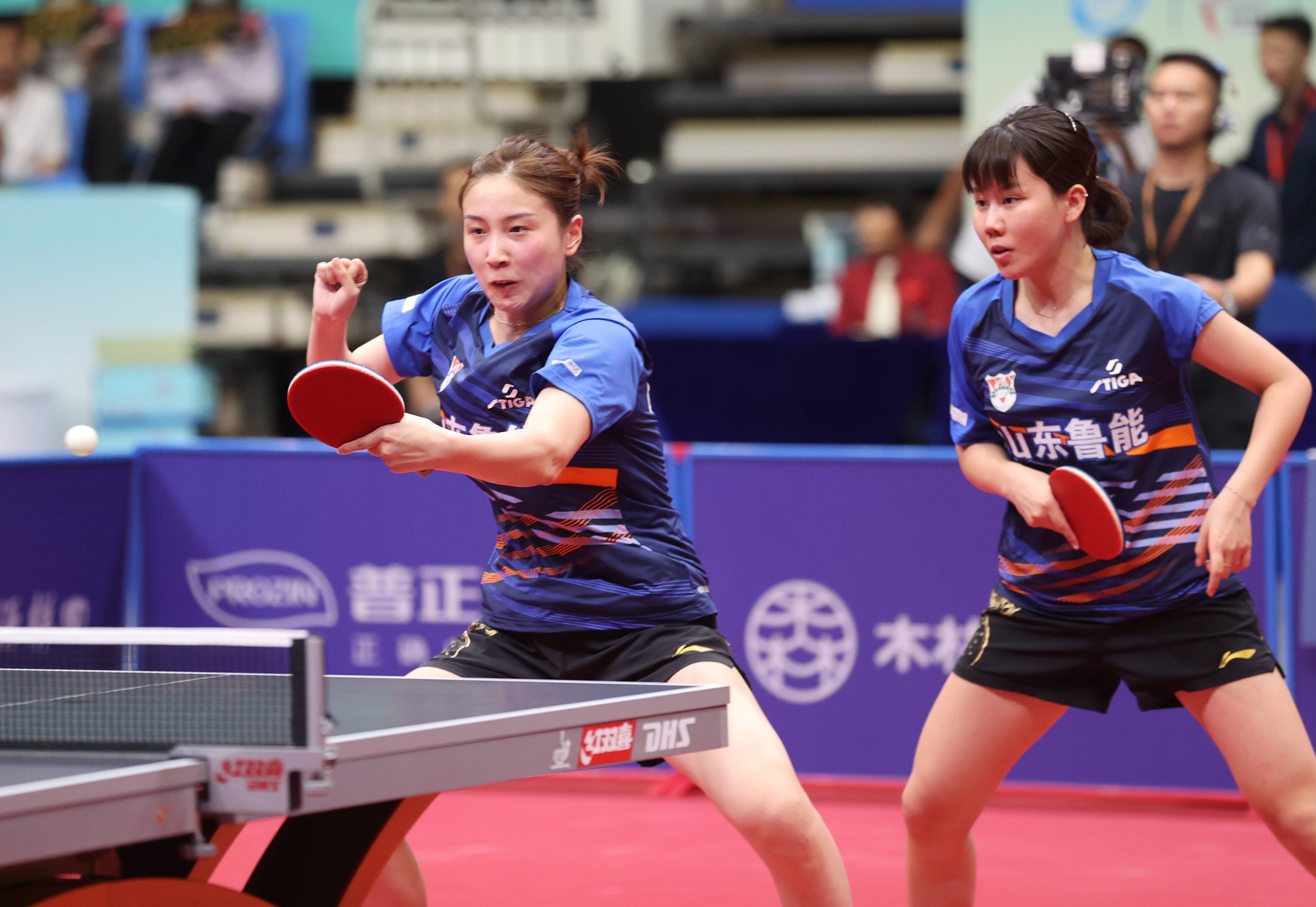 山东鲁能全队发挥出色,客场战胜对手士气高昂 山东鲁能全队发挥出色,客场战胜对手士气高昂