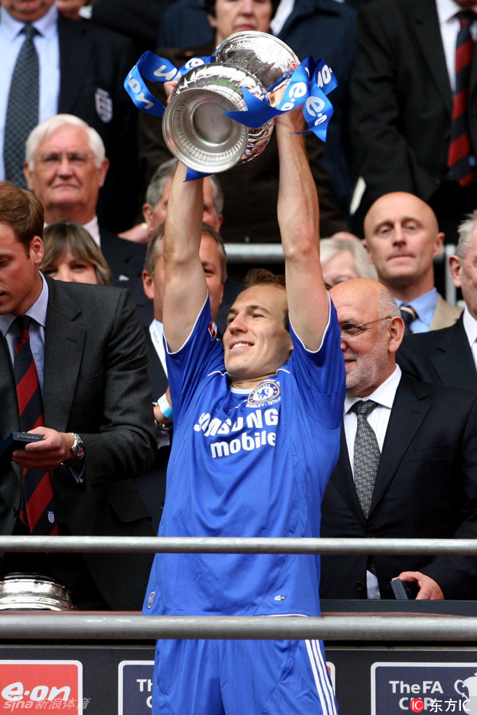 罗本斩获双响,助蓝军双杀对手 罗本斩获双响,助蓝军双杀对手