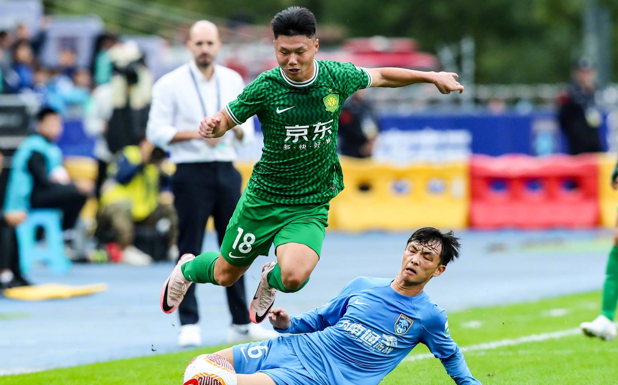 马赛战平对手,保级形势严峻 马赛战平对手,保级形势严峻