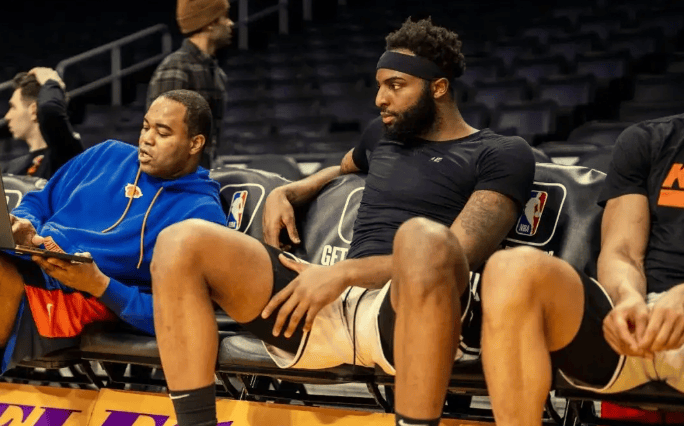 米切尔-罗宾逊在篮网队再度显现实力 米切尔-罗宾逊在篮网队再度显现实力