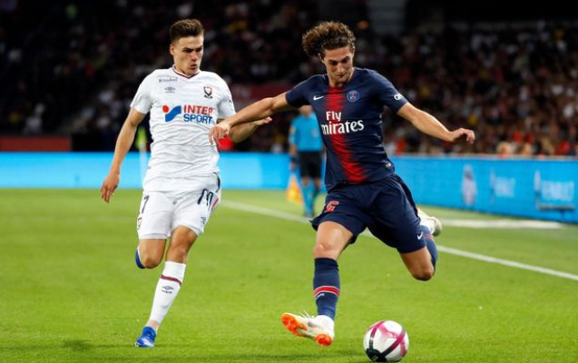 埃德里安·拉比奥特在比赛中制造多次进球机会 埃德里安·拉比奥特在比赛中制造多次进球机会