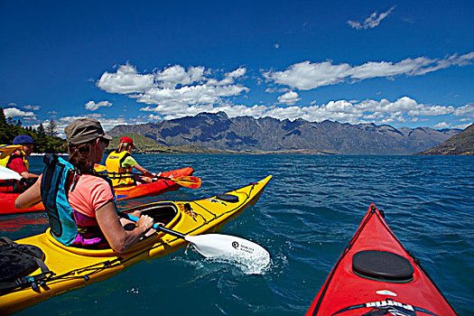 新西兰选手在皮划艇项目上取得成功 新西兰选手在皮划艇项目上取得成功