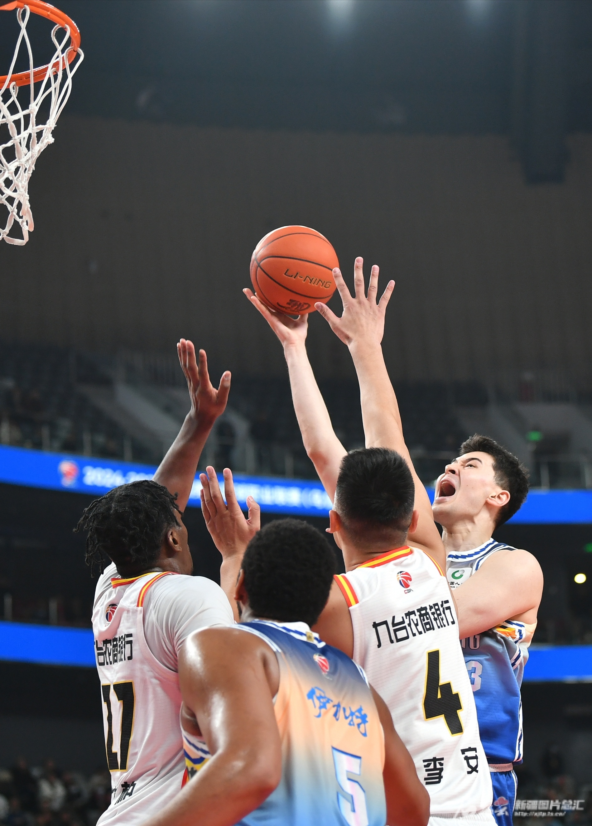 佳木斯追击哈尔滨:内蒙古男篮力争客场胜利 佳木斯追击哈尔滨:内蒙古男篮力争客场胜利