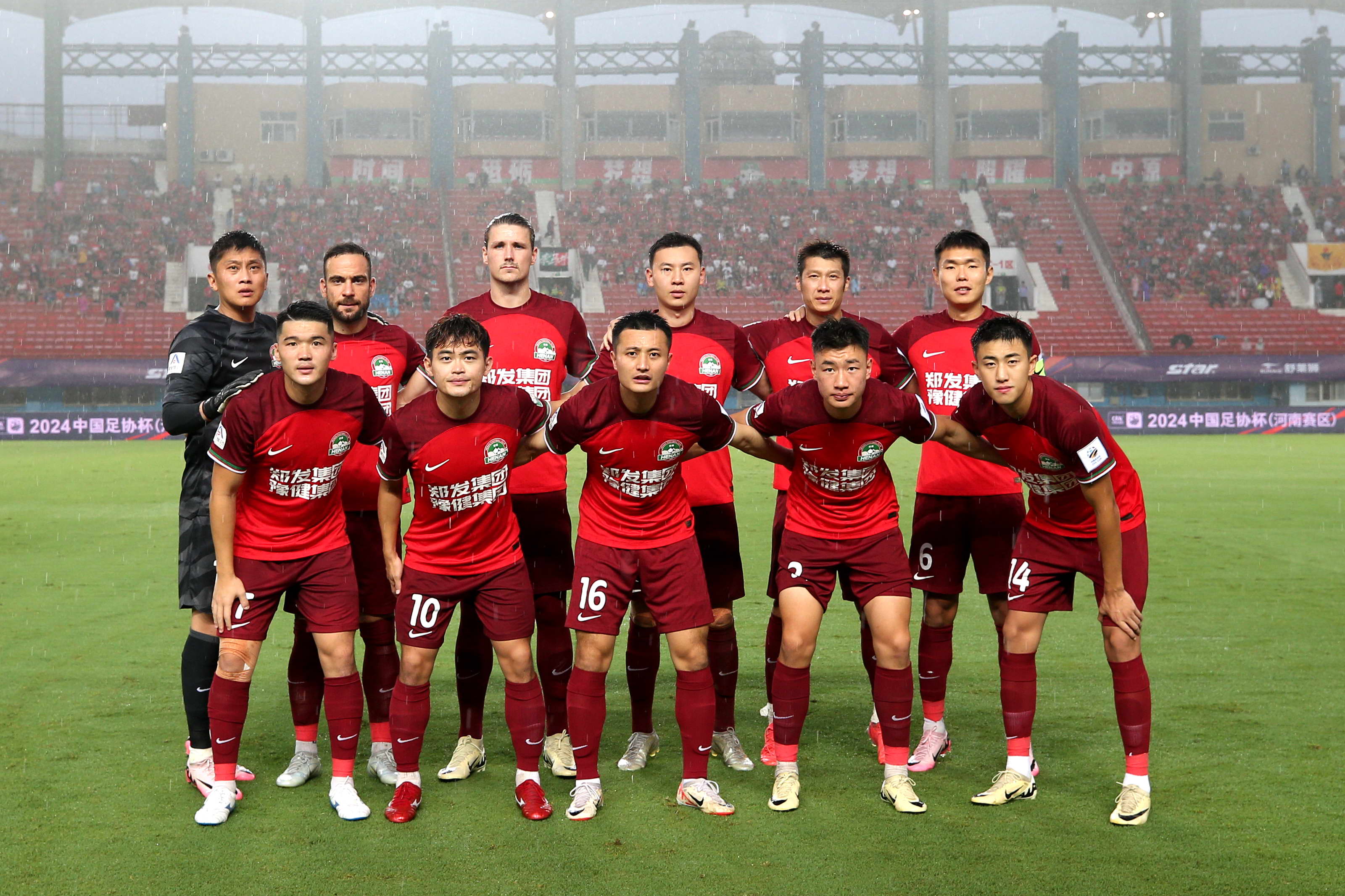 河南队在主场惨败于四川队,积分榜靠后 河南队在主场惨败于四川队,积分榜靠后