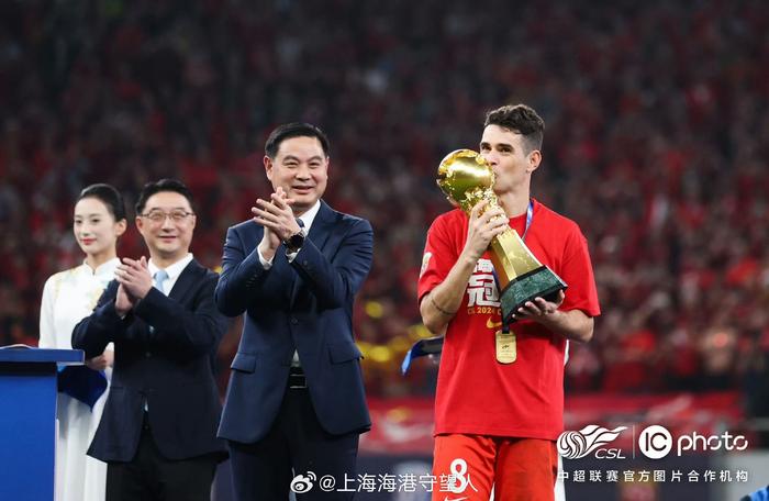 上海上港奋勇向前,期待取胜 上海上港奋勇向前,期待取胜