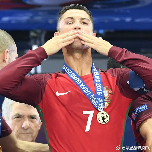 克里斯蒂亚诺·罗纳尔多在比赛中带领球队赢得胜利