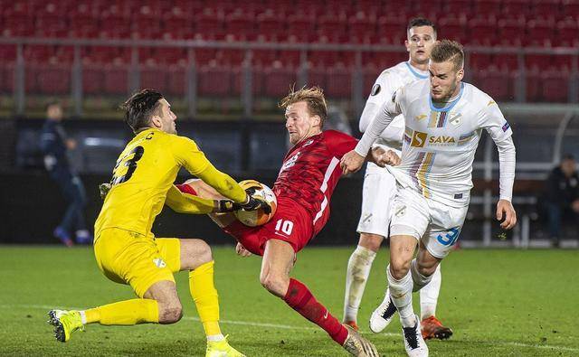 欧国联赛场上的激烈竞争让人热血沸腾 欧国联赛场上的激烈竞争让人热血沸腾