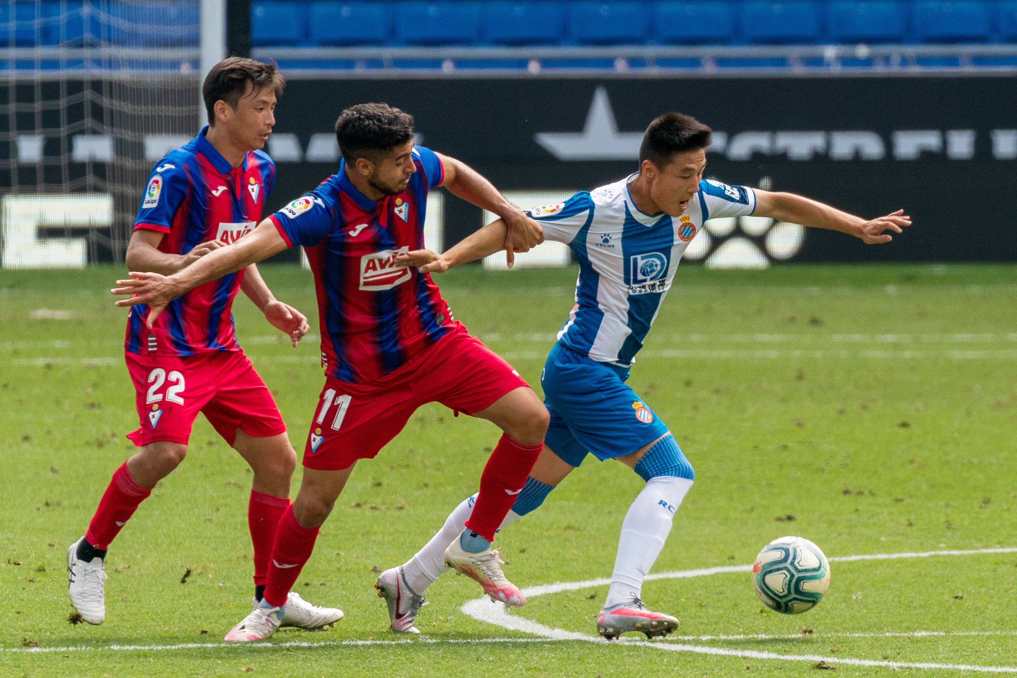 埃瓦尔主场告负，降级危机愈发临近