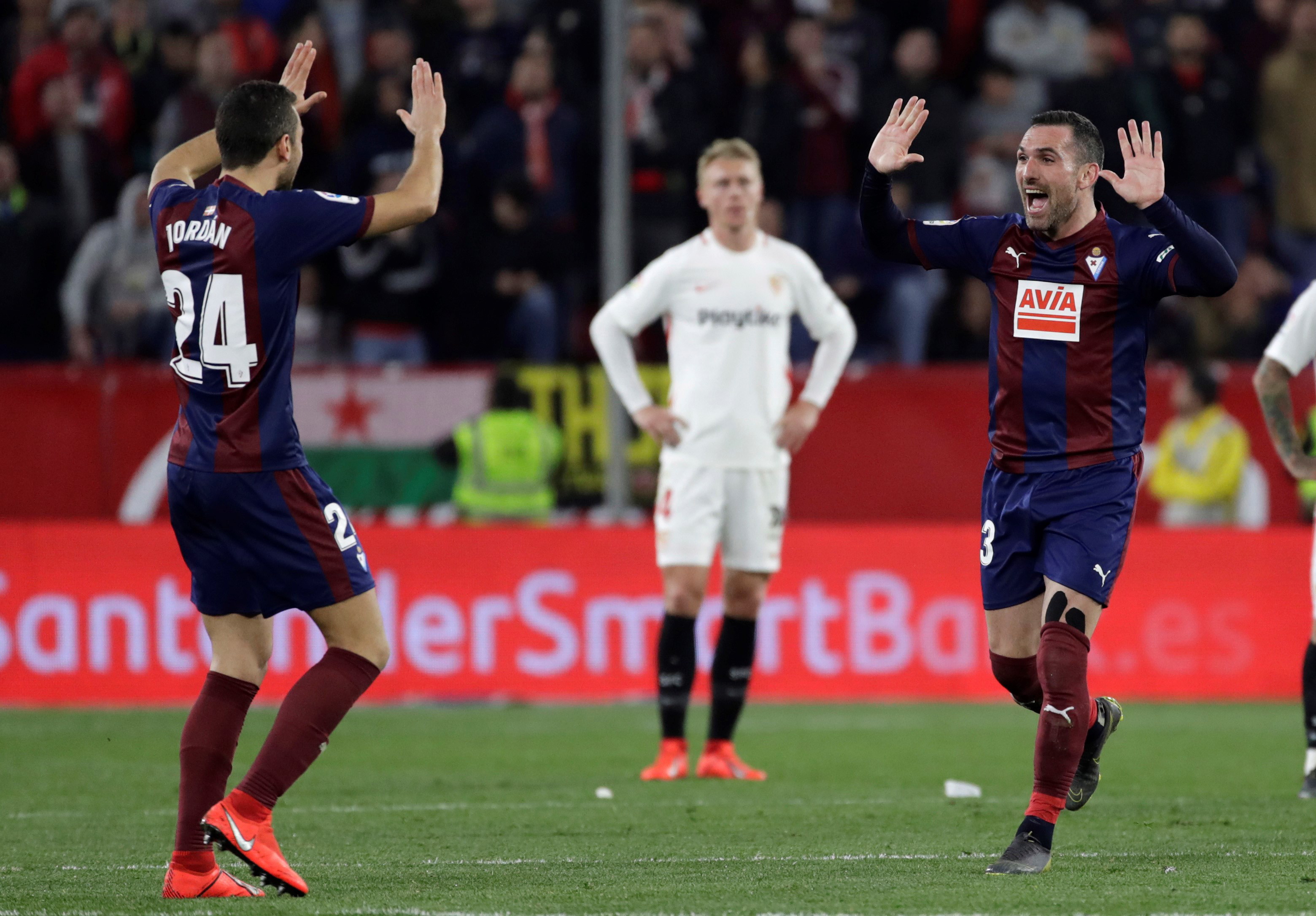 埃瓦尔主场告负，降级危机愈发临近