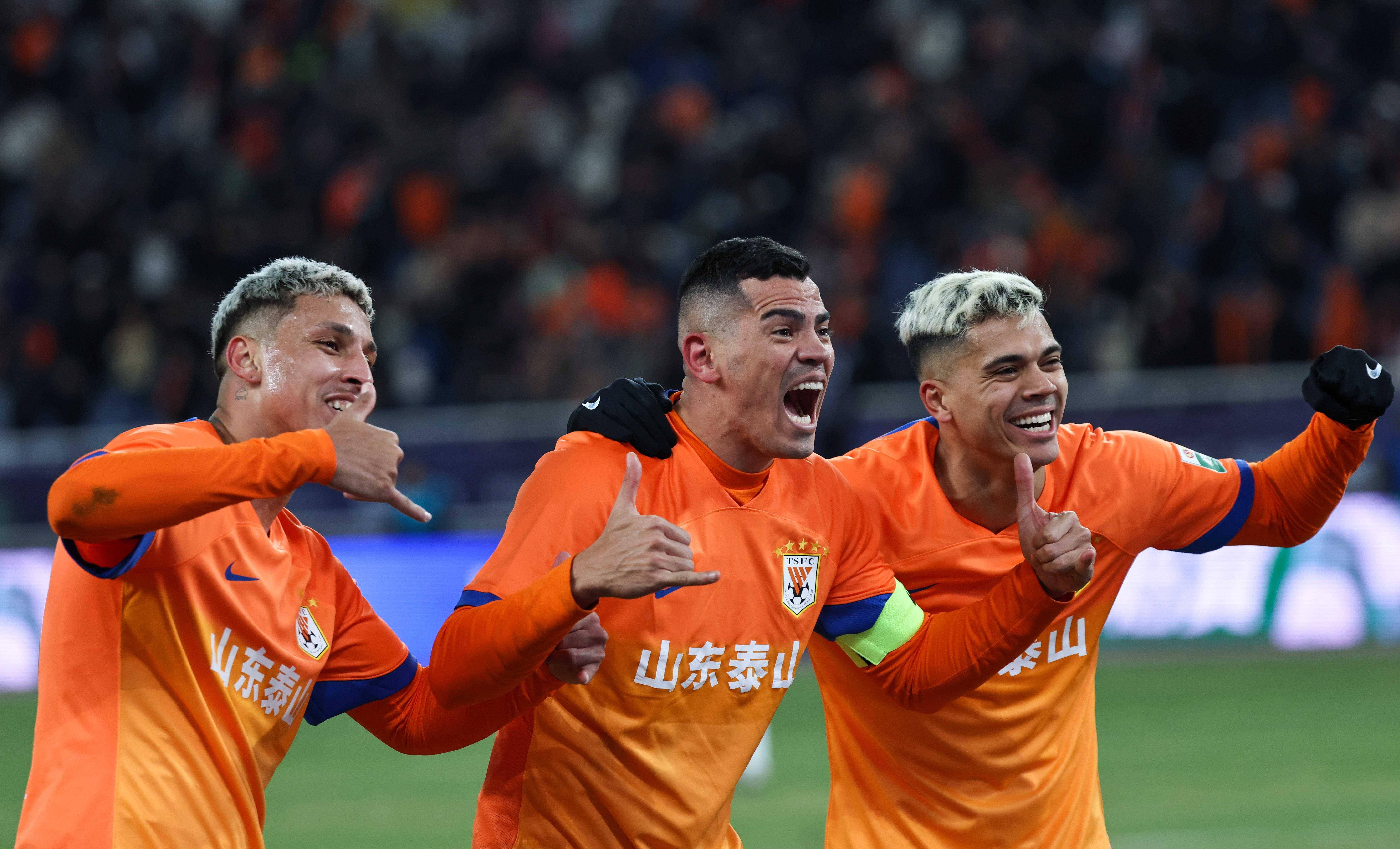 中超球员技术精湛,惊艳全场 中超球员技术精湛,惊艳全场