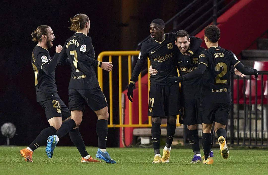 巴萨主场大胜格拉纳达，梅西突破联赛纪