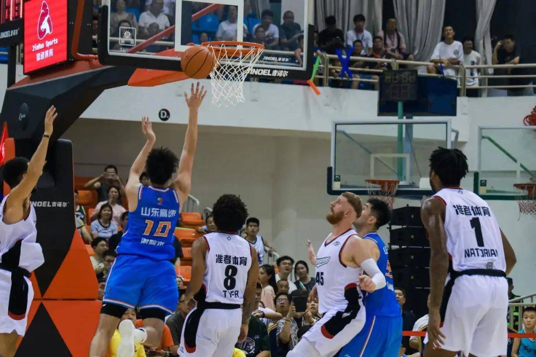 精彩纷呈!篮球比赛的魅力无法抵挡 精彩纷呈!篮球比赛的魅力无法抵挡