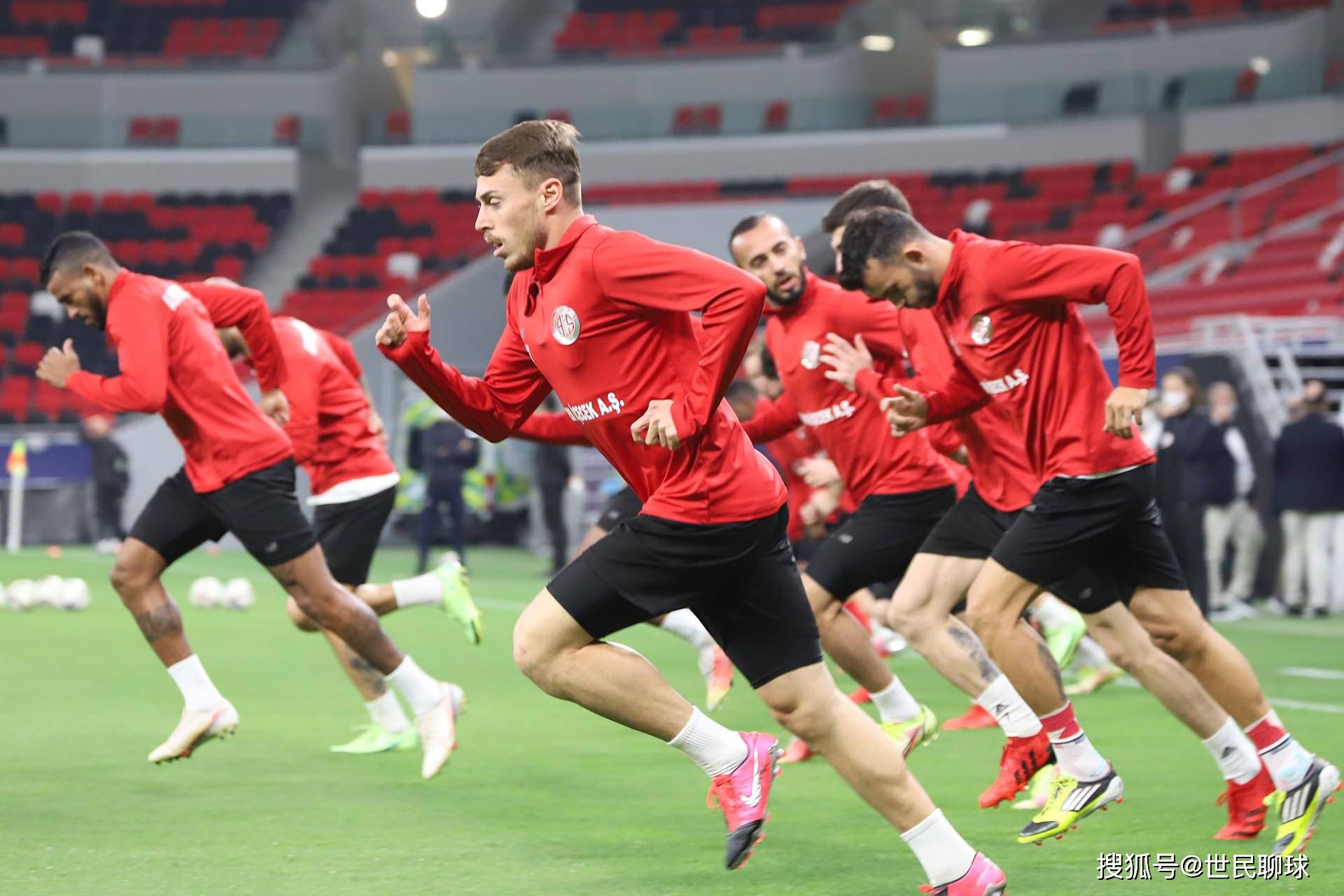 死磕到底:西亚球队决胜关键一战 死磕到底:西亚球队决胜关键一战