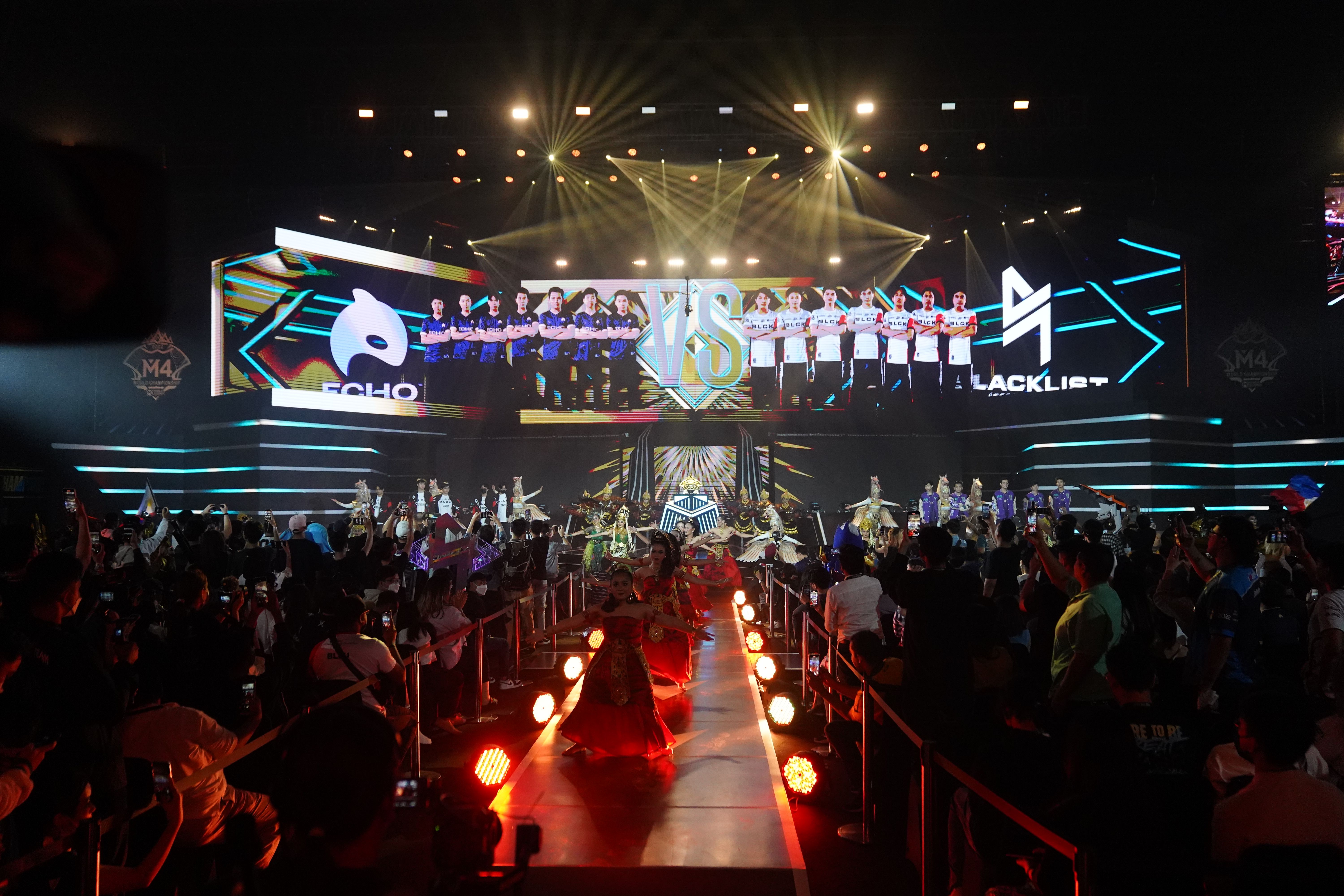 实况：比赛上演风云变幻，全场热血激战