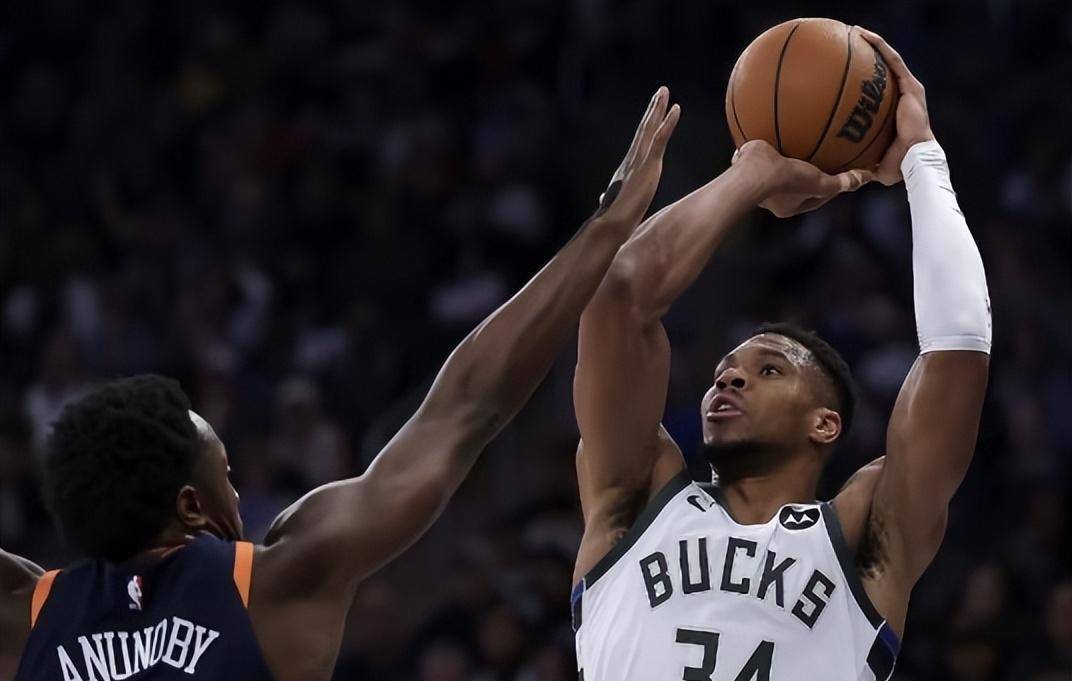 雄鹿主场欢庆,字母哥成为场上焦点一战将对手逼至绝境 雄鹿主场欢庆,字母哥成为场上焦点一战将对手逼至绝境