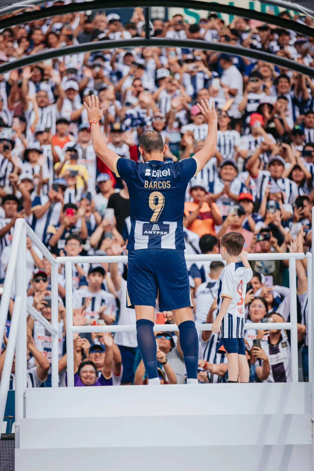 酣畅淋漓的胜利，球迷热情高涨不减