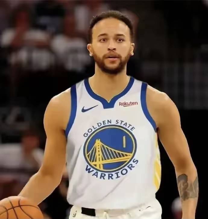 瑞士篮球巨星在国外比赛展现非凡实力