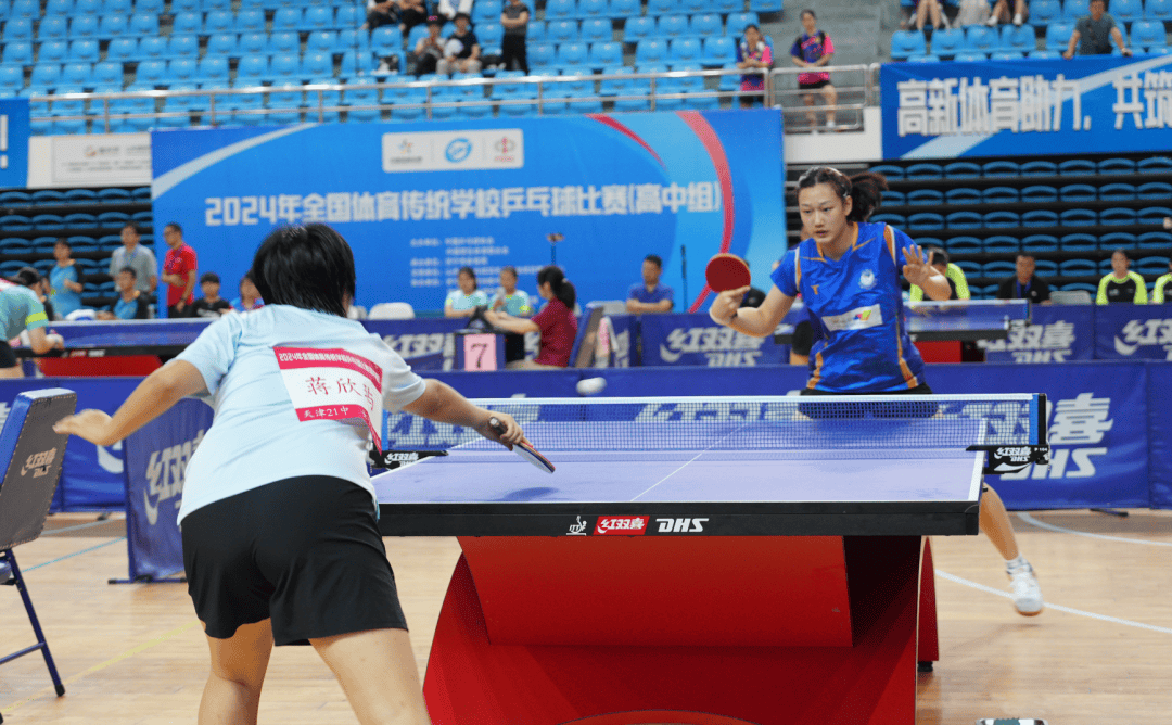 热烈的比赛现场让人感受到体育运动的魅力! 热烈的比赛现场让人感受到体育运动的魅力!