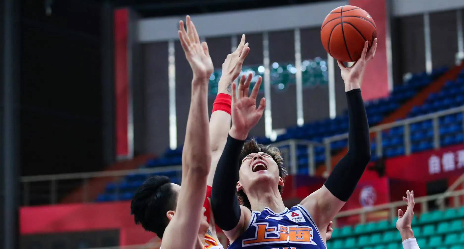 巴黎主场告捷,力克对手赢得比赛 巴黎主场告捷,力克对手赢得比赛